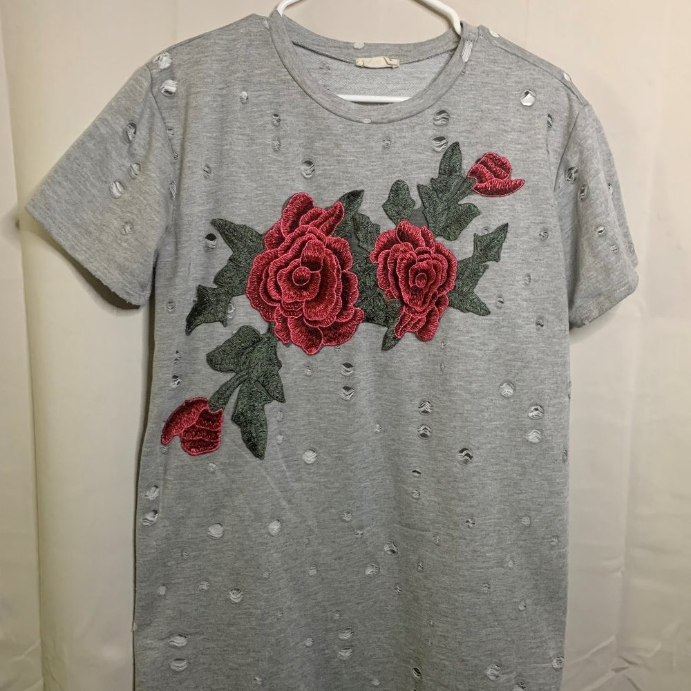 Women's Local Lab Size M - Gray 3D Rose Floral Short Sleeve Shirt Top